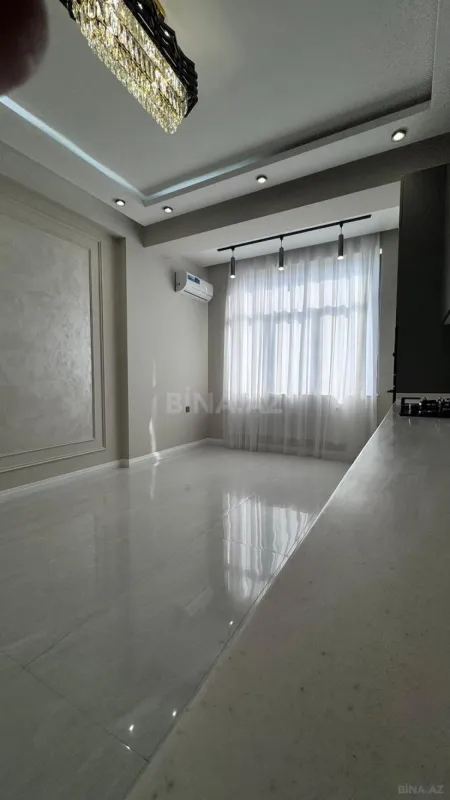 Satılır 3 otaqlı mənzil 132 m²