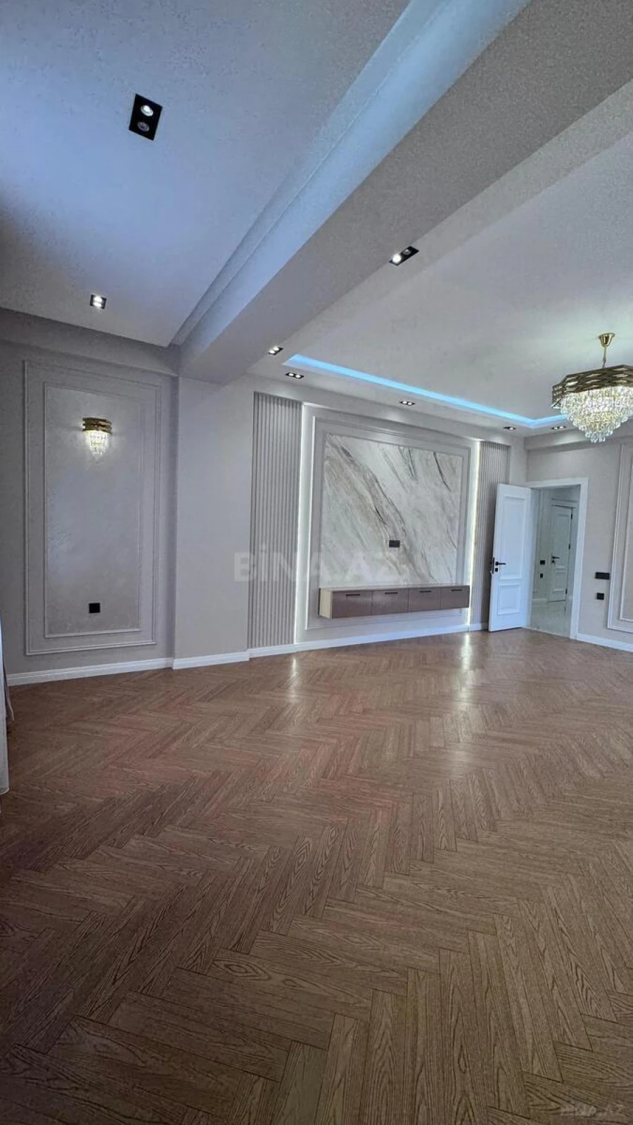 Satılır 3 otaqlı mənzil 132 m²