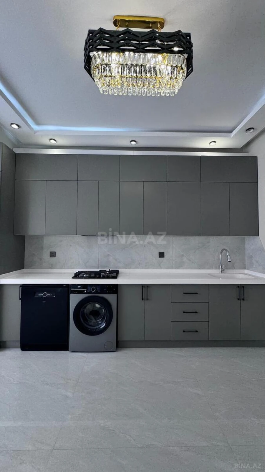 Satılır 3 otaqlı mənzil 132 m²