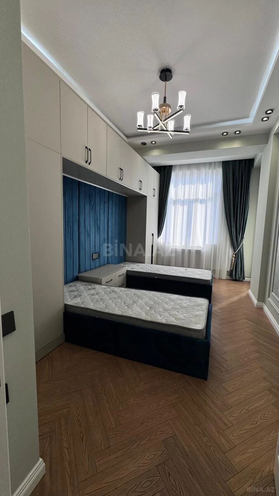 Satılır 3 otaqlı mənzil 132 m²