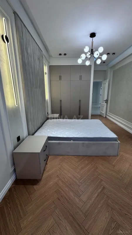 Satılır 3 otaqlı mənzil 132 m²