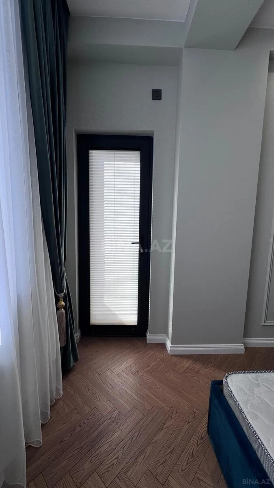 Satılır 3 otaqlı mənzil 132 m²