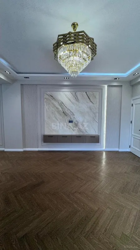 Satılır 3 otaqlı mənzil 132 m²