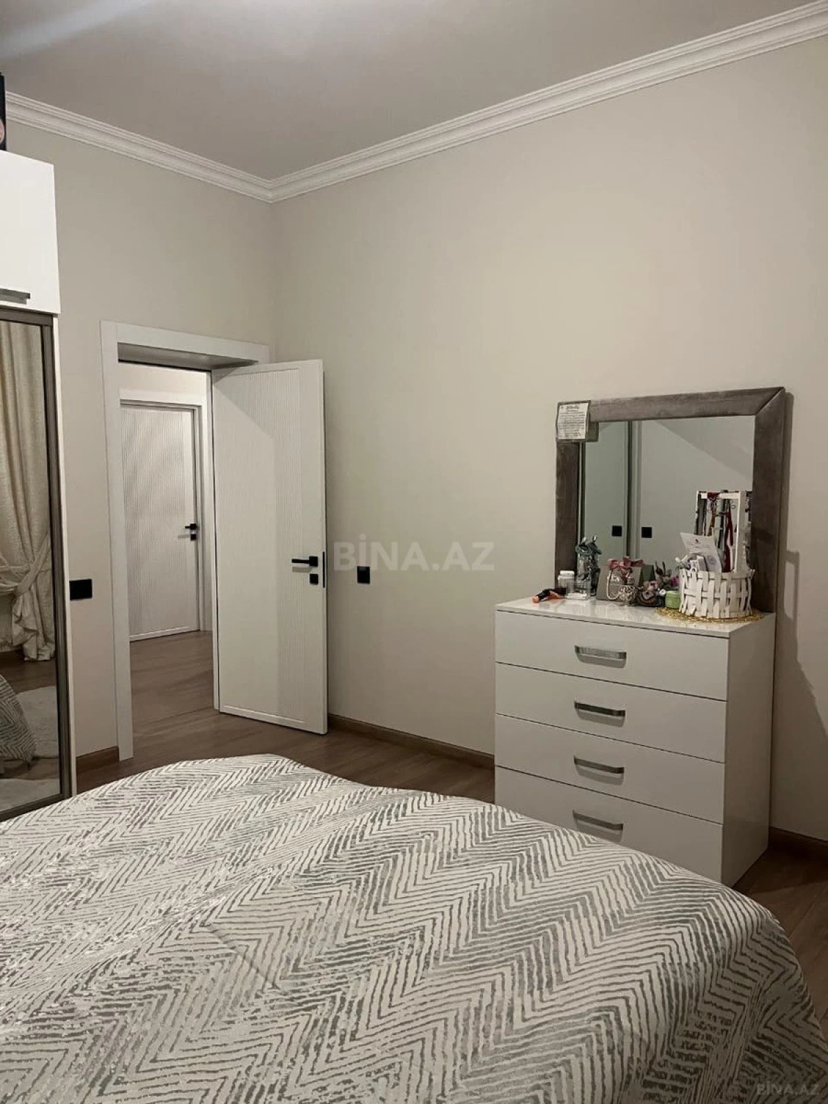 Satılır 4 otaqlı həyət evi 200 m²