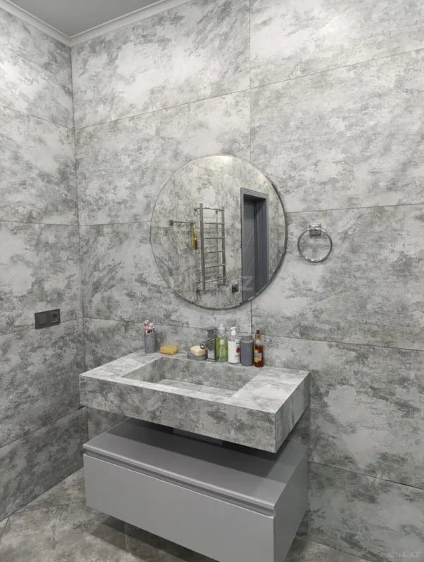 Satılır 5 otaqlı həyət evi 252 m²