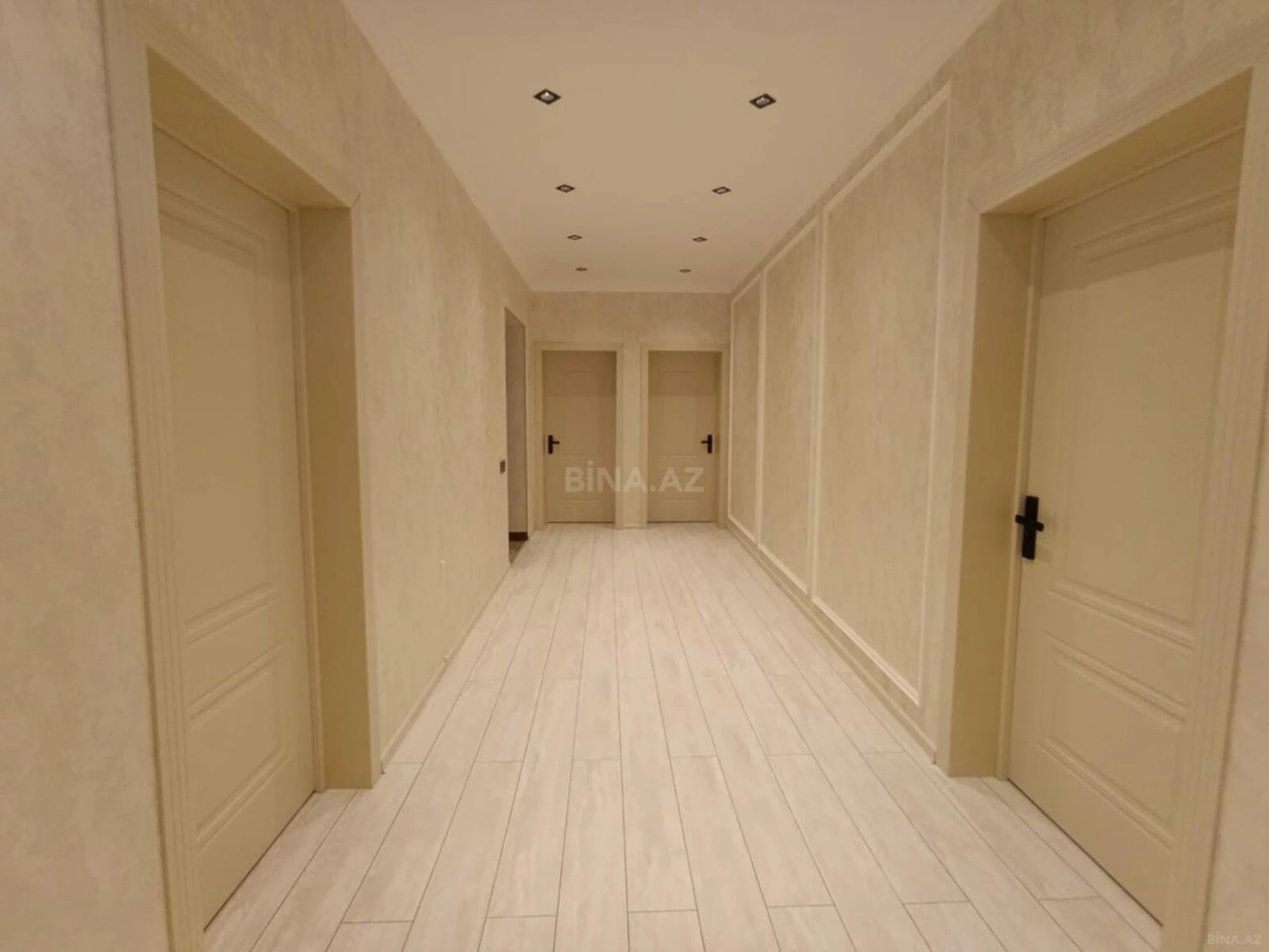 Satılır 5 otaqlı həyət evi 252 m²