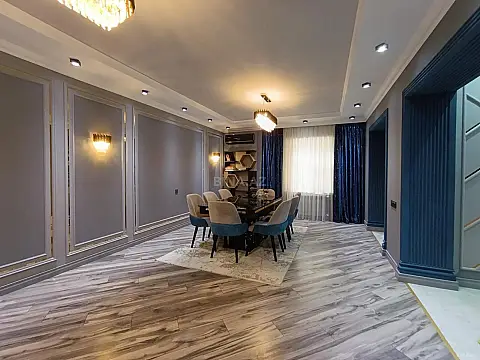 Satılır 5 otaqlı həyət evi 252 m²