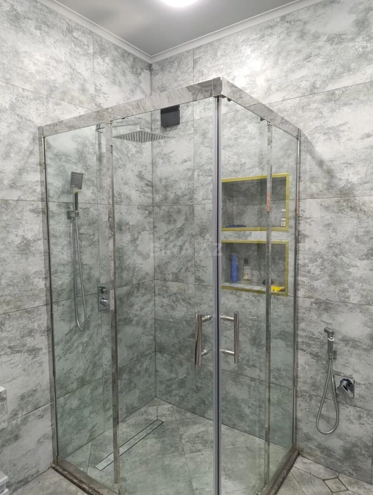 Satılır 5 otaqlı həyət evi 252 m²