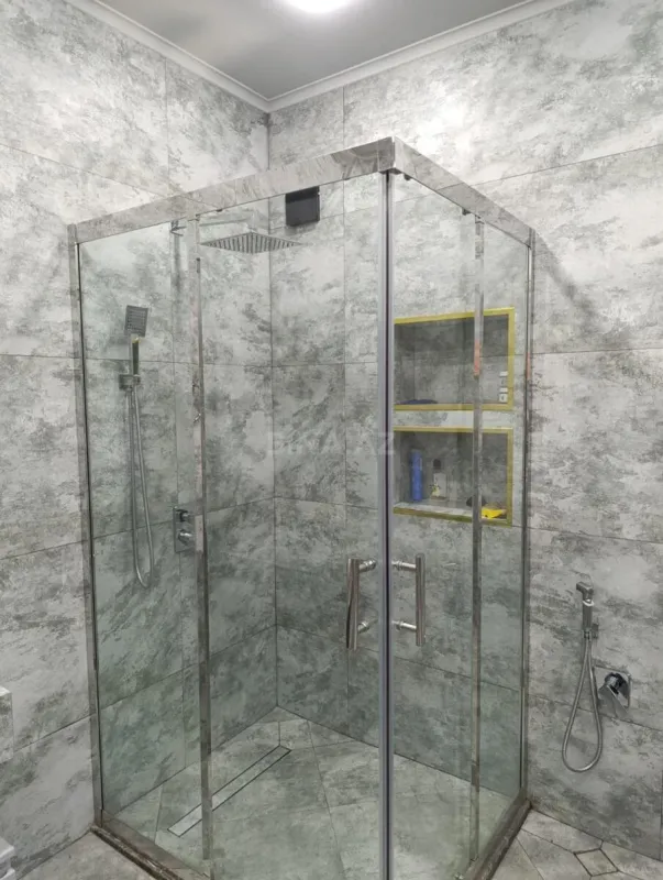 Satılır 5 otaqlı həyət evi 252 m²