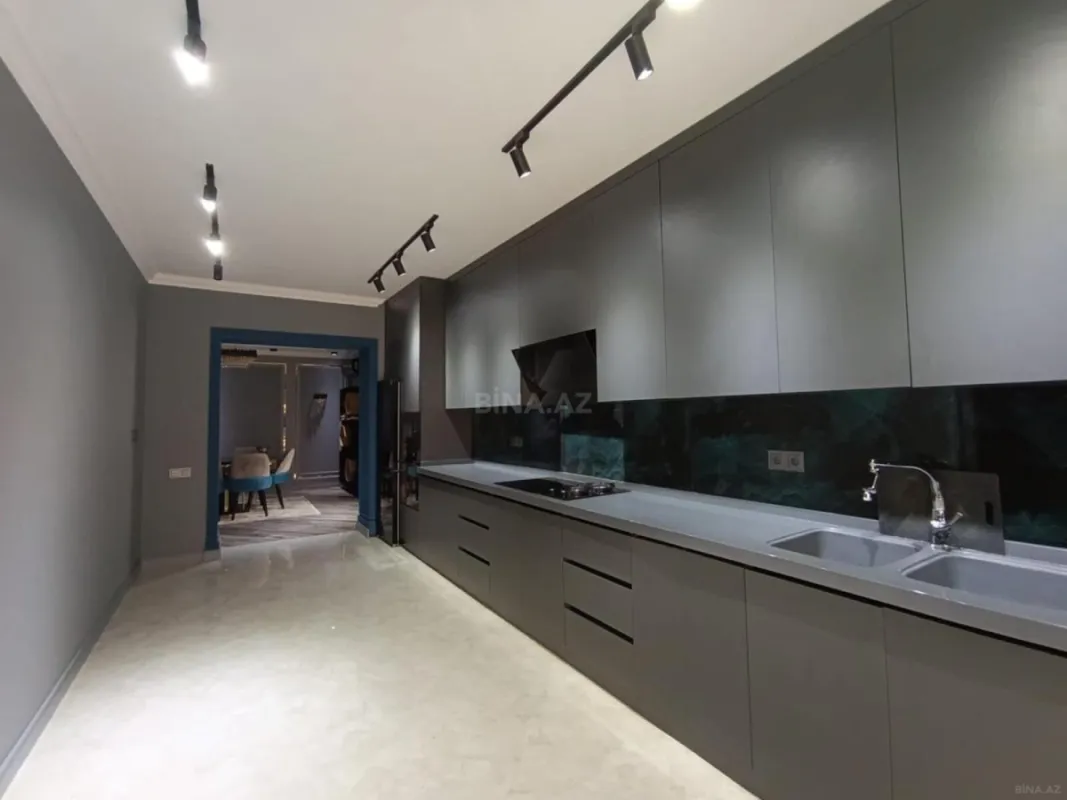 Satılır 5 otaqlı həyət evi 252 m²