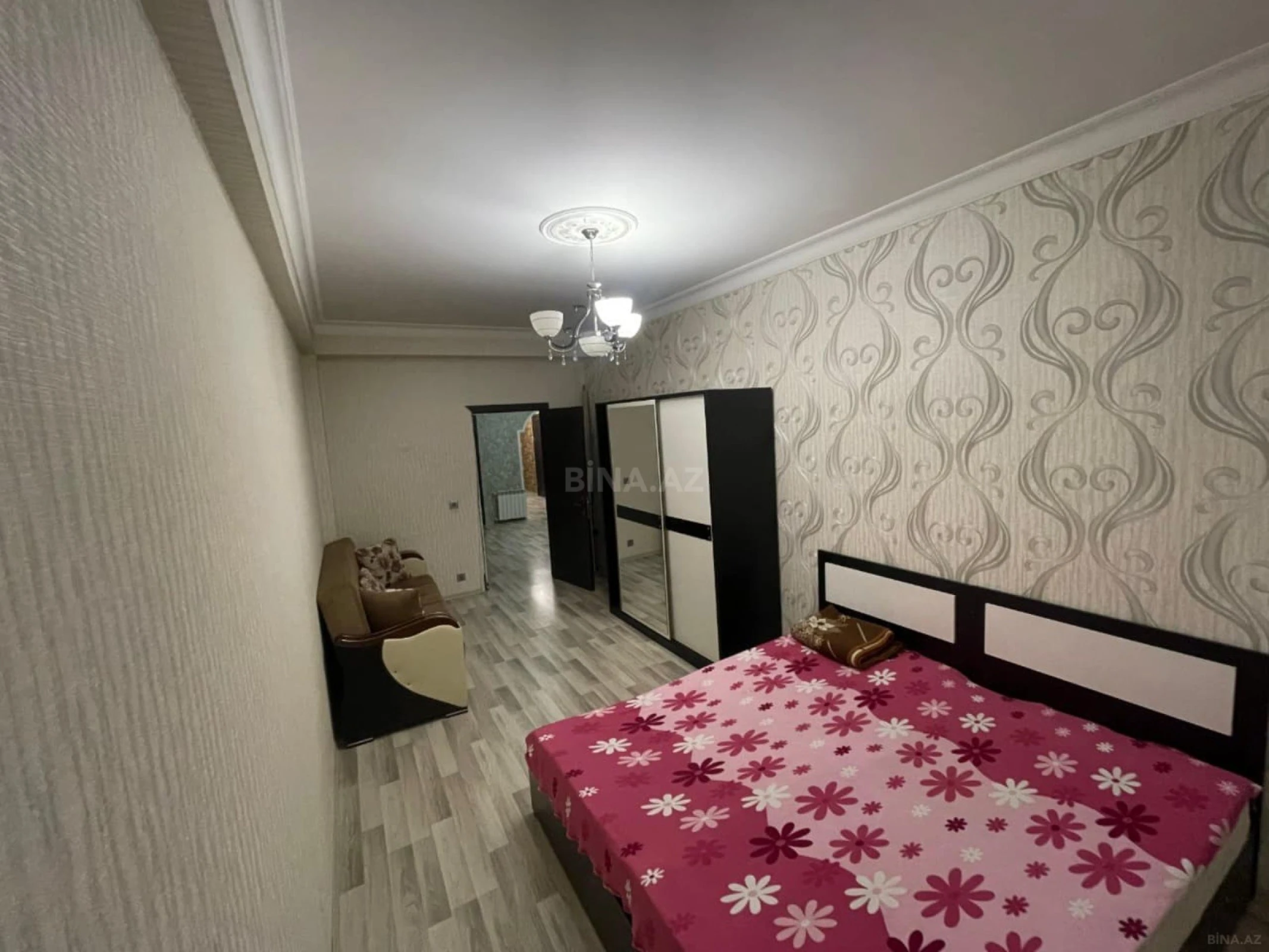 Kirayə verilir 4 otaqlı mənzil 125 m²