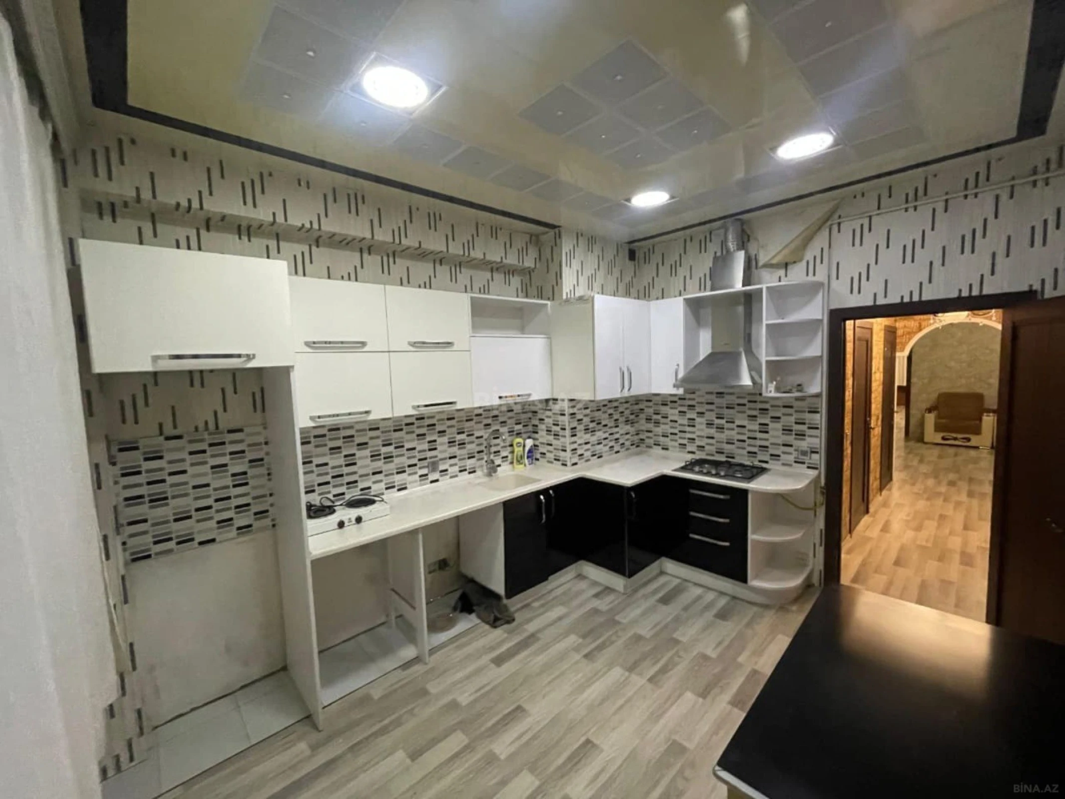 Kirayə verilir 4 otaqlı mənzil 125 m²