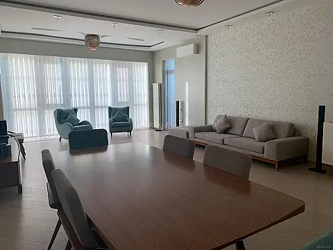 Kirayə verilir 4 otaqlı mənzil 200 m²