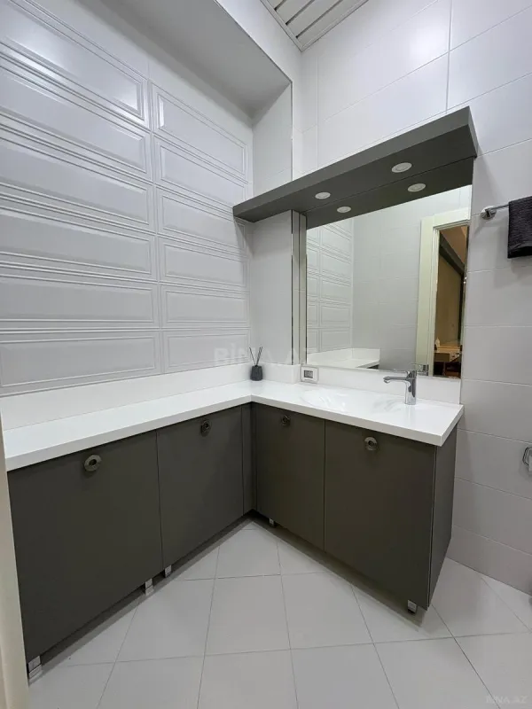 Kirayə verilir 4 otaqlı mənzil 200 m²