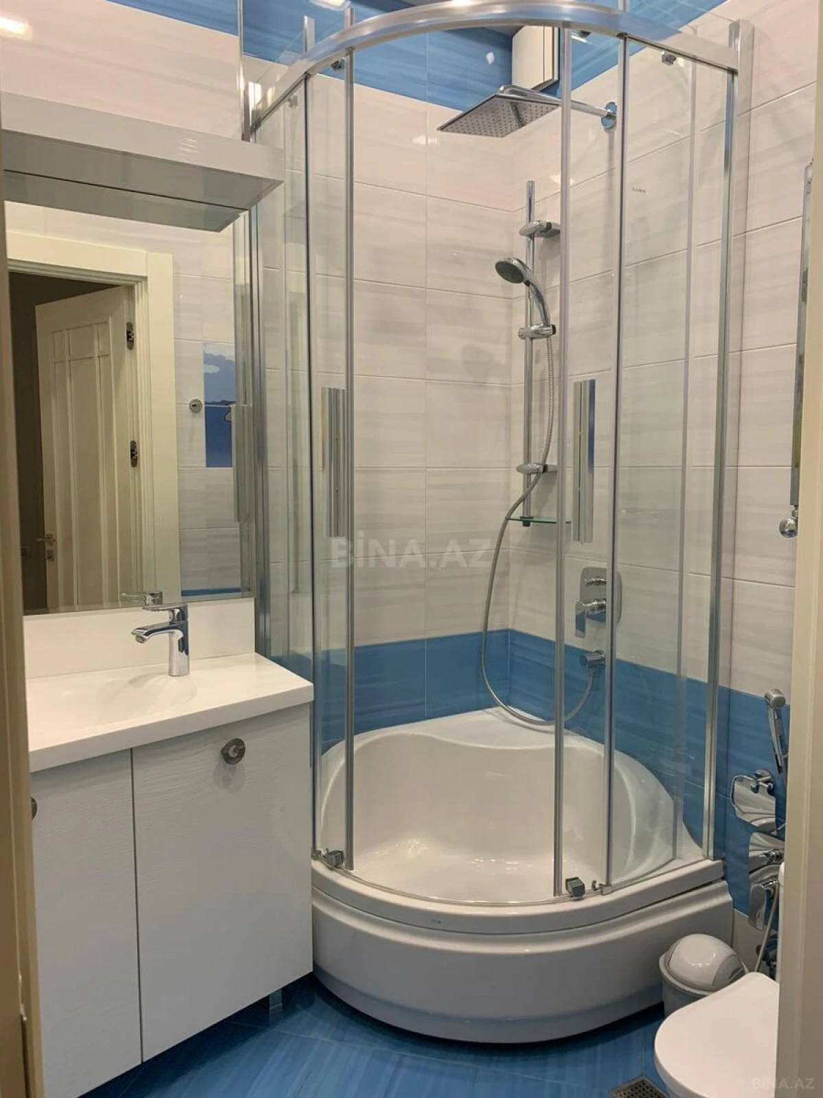 Kirayə verilir 4 otaqlı mənzil 200 m²