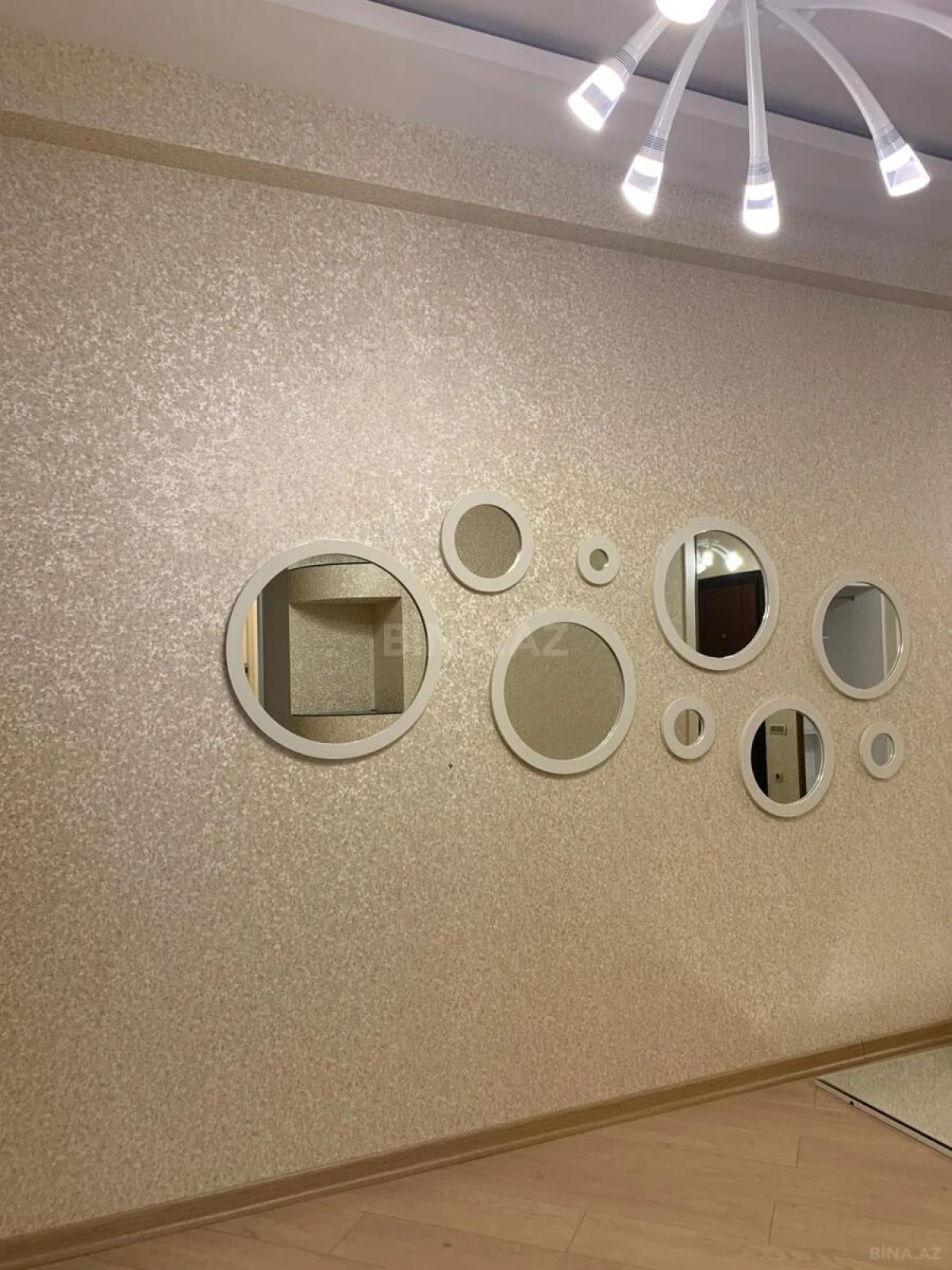 Kirayə verilir 4 otaqlı mənzil 200 m²