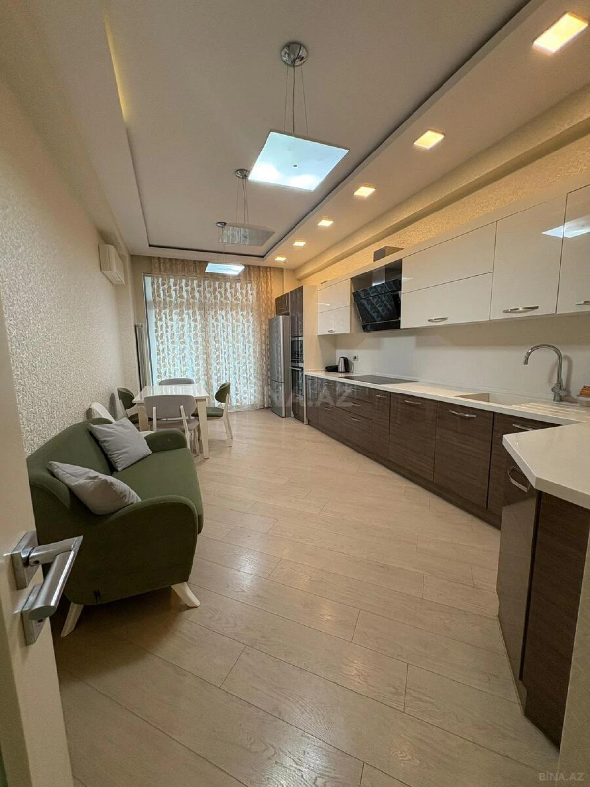 Kirayə verilir 4 otaqlı mənzil 200 m²