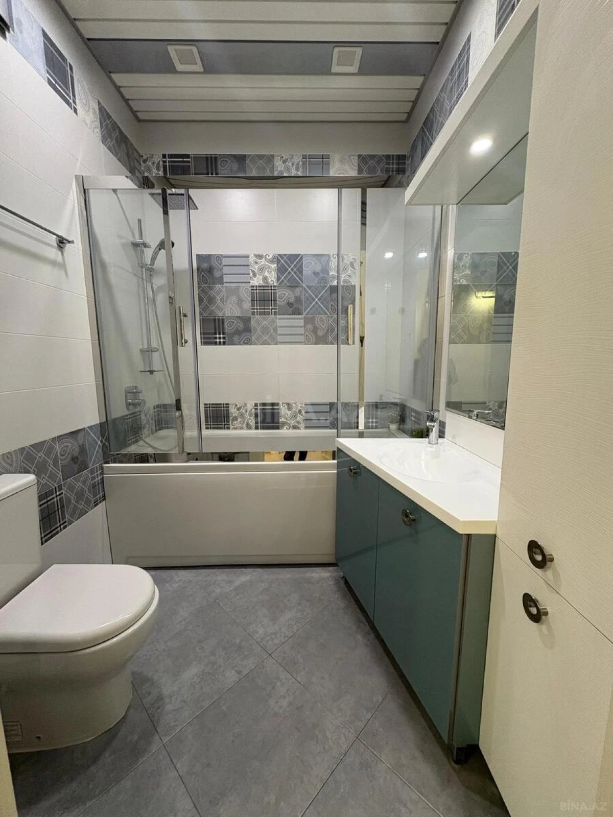 Kirayə verilir 4 otaqlı mənzil 200 m²