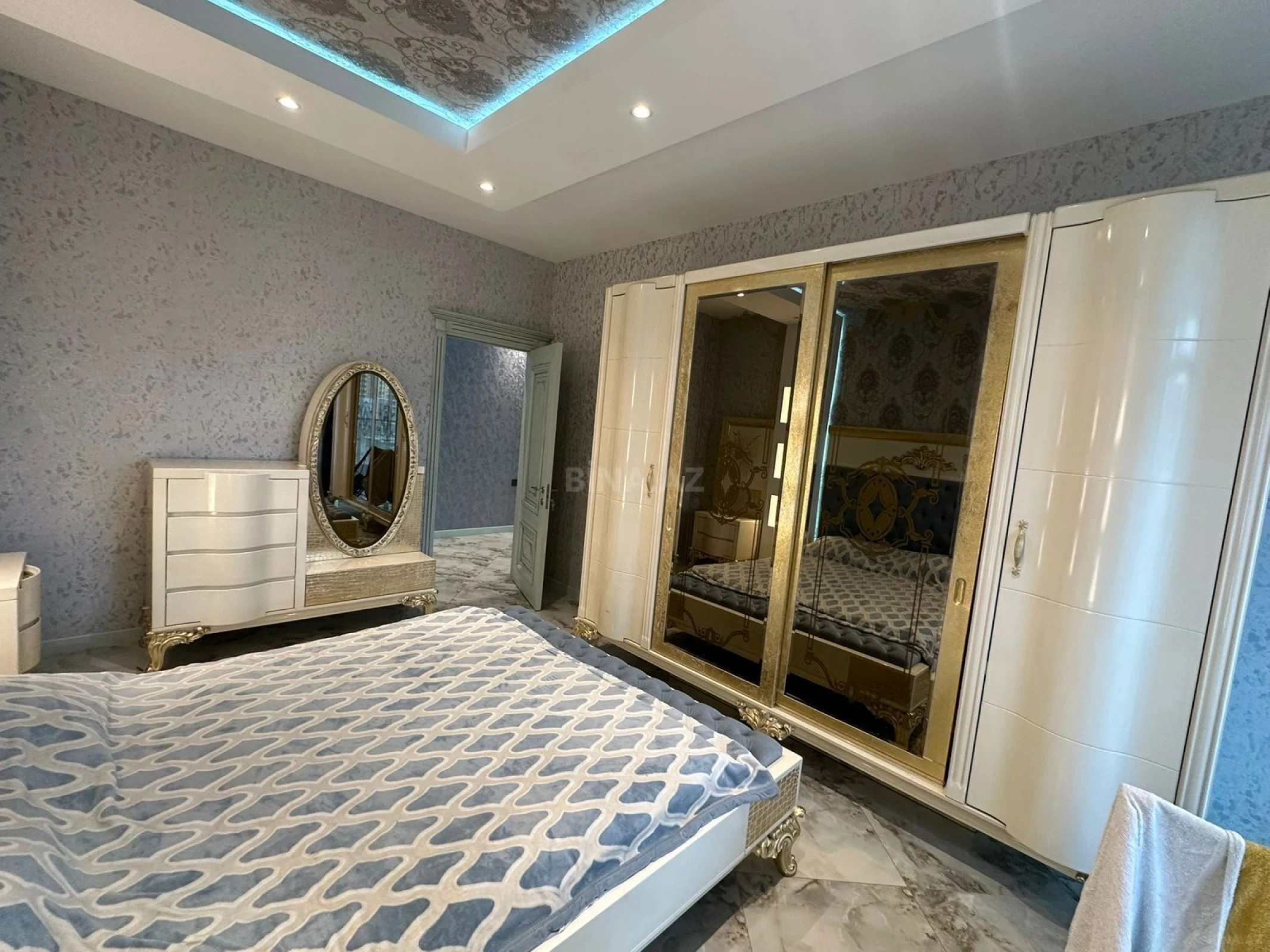 Satılır 3 otaqlı mənzil 148 m²