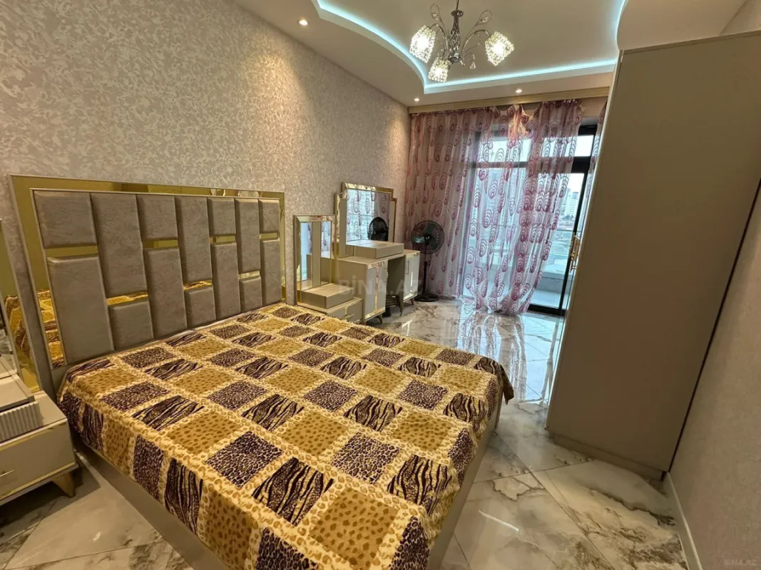 Satılır 3 otaqlı mənzil 148 m²