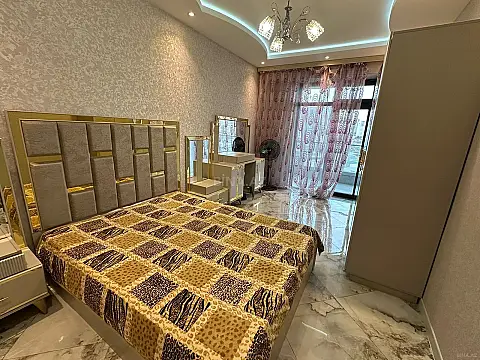 Satılır 3 otaqlı mənzil 148 m²