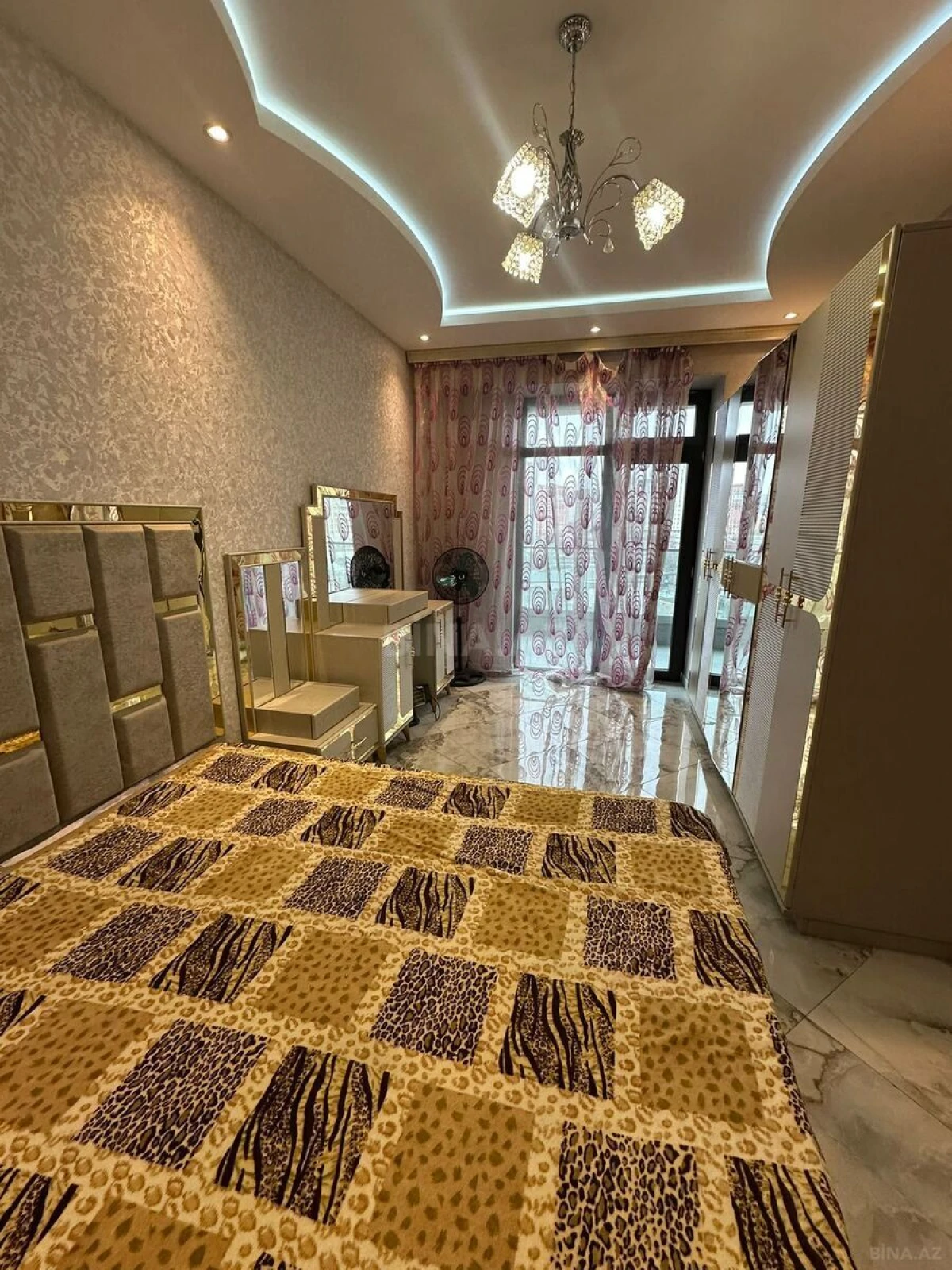 Satılır 3 otaqlı mənzil 148 m²