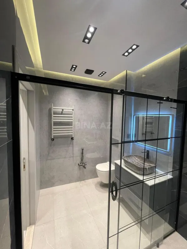 Satılır 3 otaqlı mənzil 148 m²