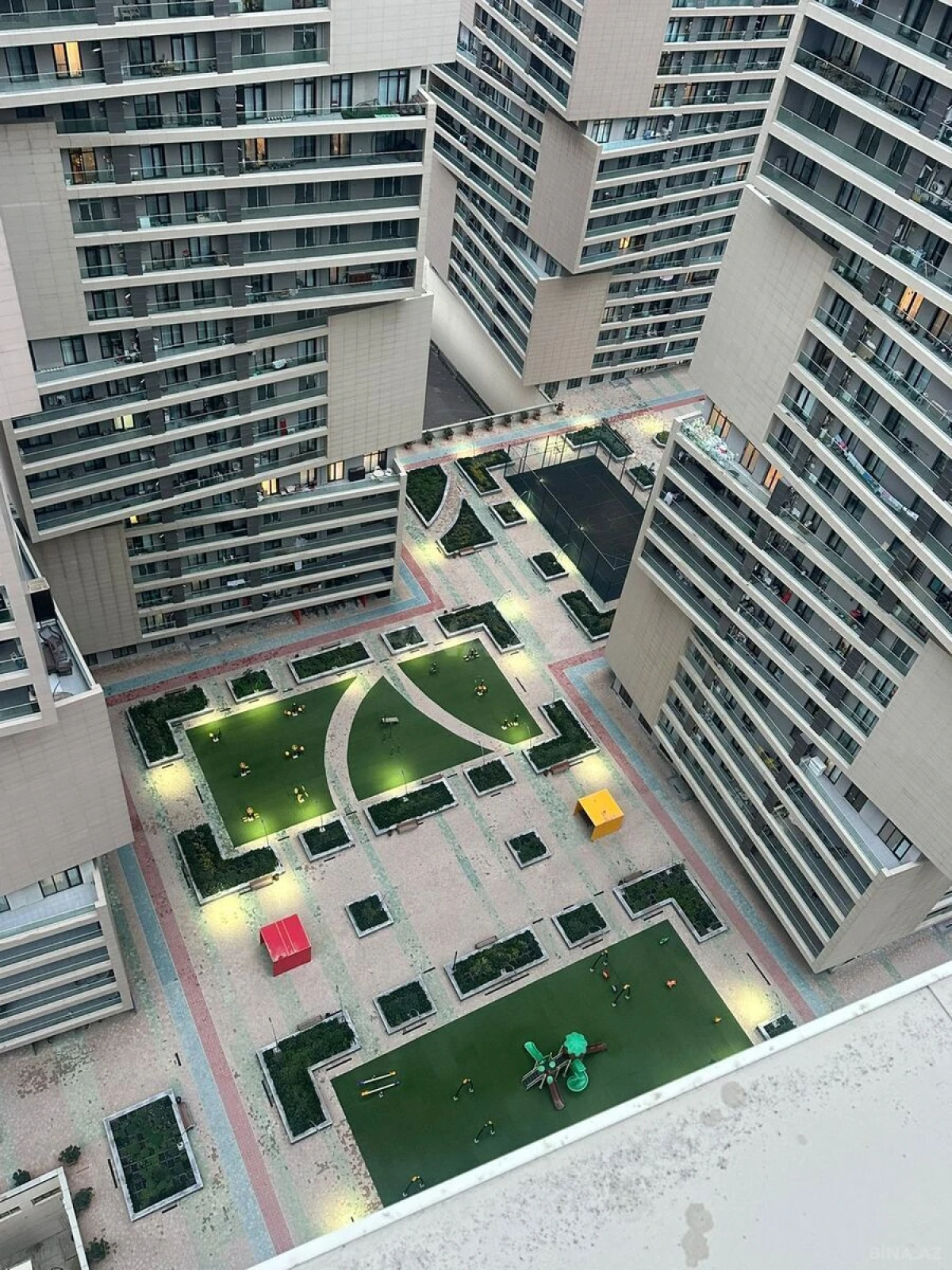 Satılır 3 otaqlı mənzil 148 m²