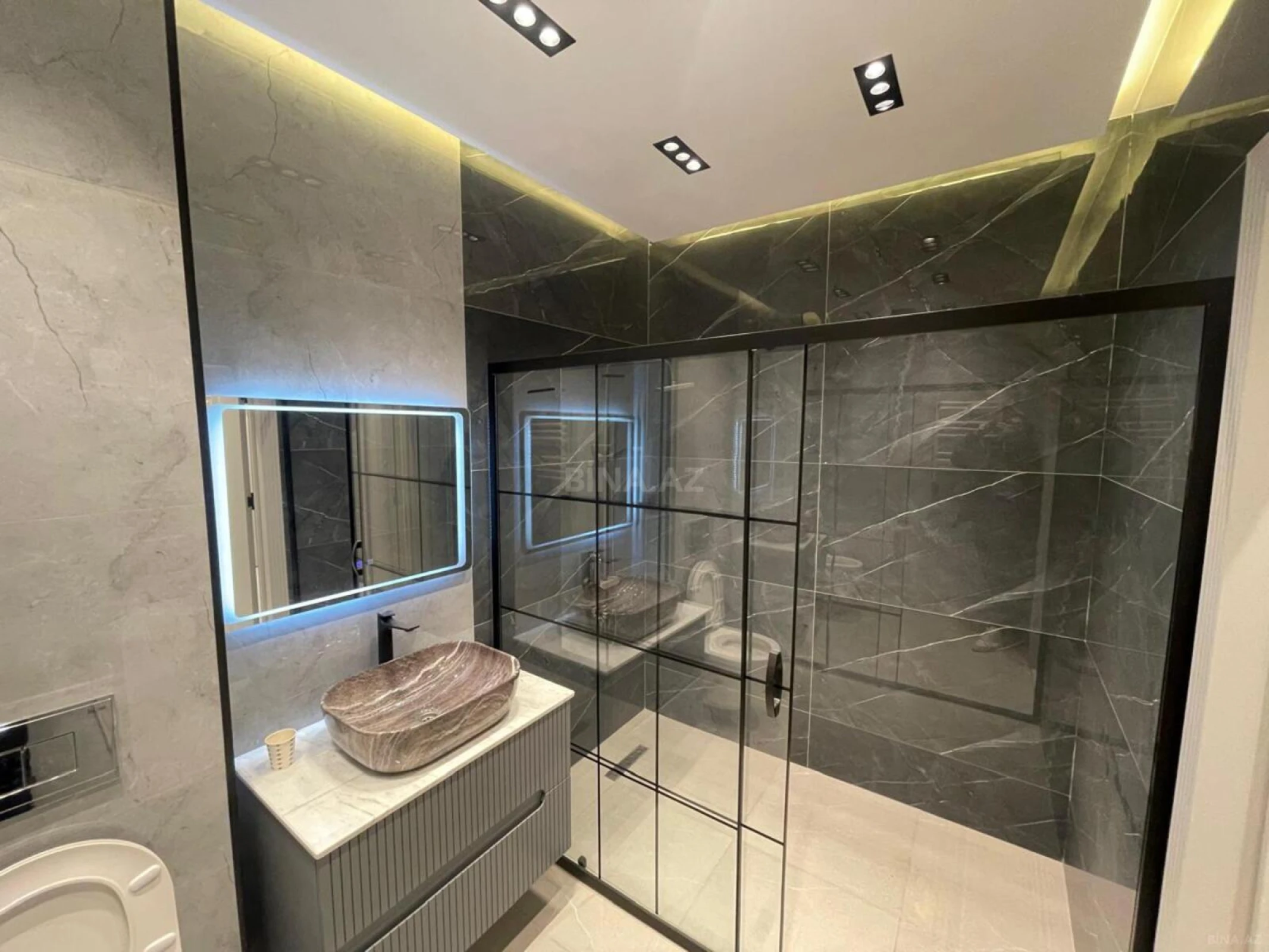 Satılır 3 otaqlı mənzil 148 m²