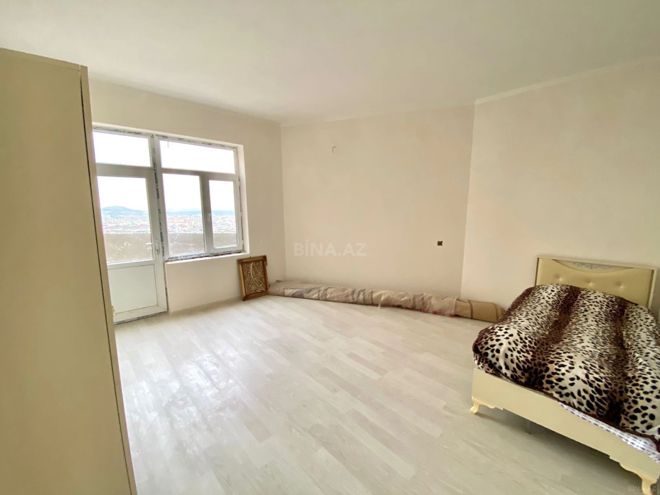 Satılır 5 otaqlı həyət evi 240 m²