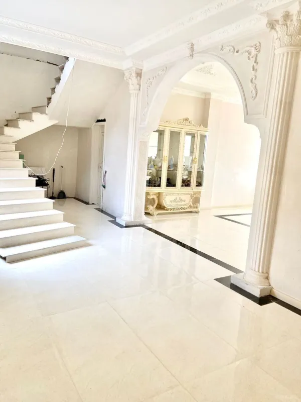 Satılır 5 otaqlı həyət evi 240 m²