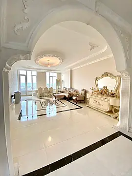 Satılır 5 otaqlı həyət evi 240 m²