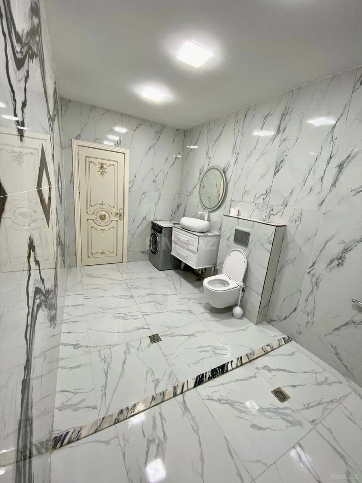 Satılır 5 otaqlı həyət evi 240 m²