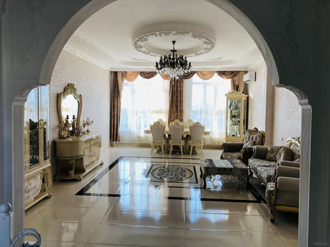 Satılır 5 otaqlı həyət evi 240 m²
