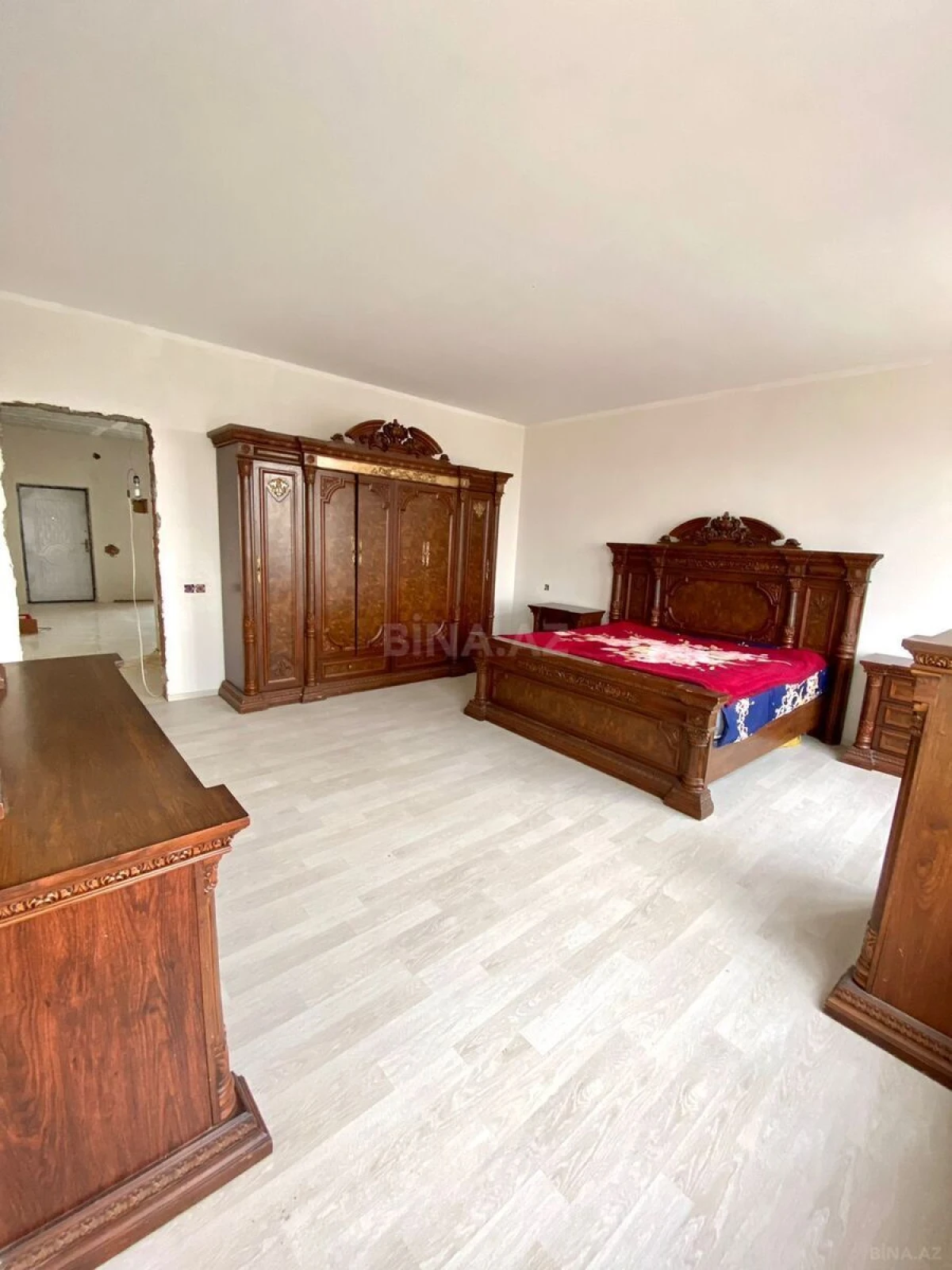 Satılır 5 otaqlı həyət evi 240 m²
