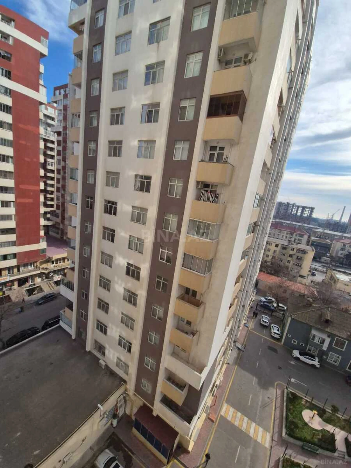 Satılır 4 otaqlı mənzil 133 m²