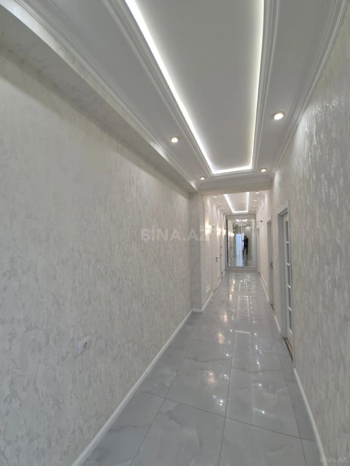 Satılır 4 otaqlı mənzil 133 m²