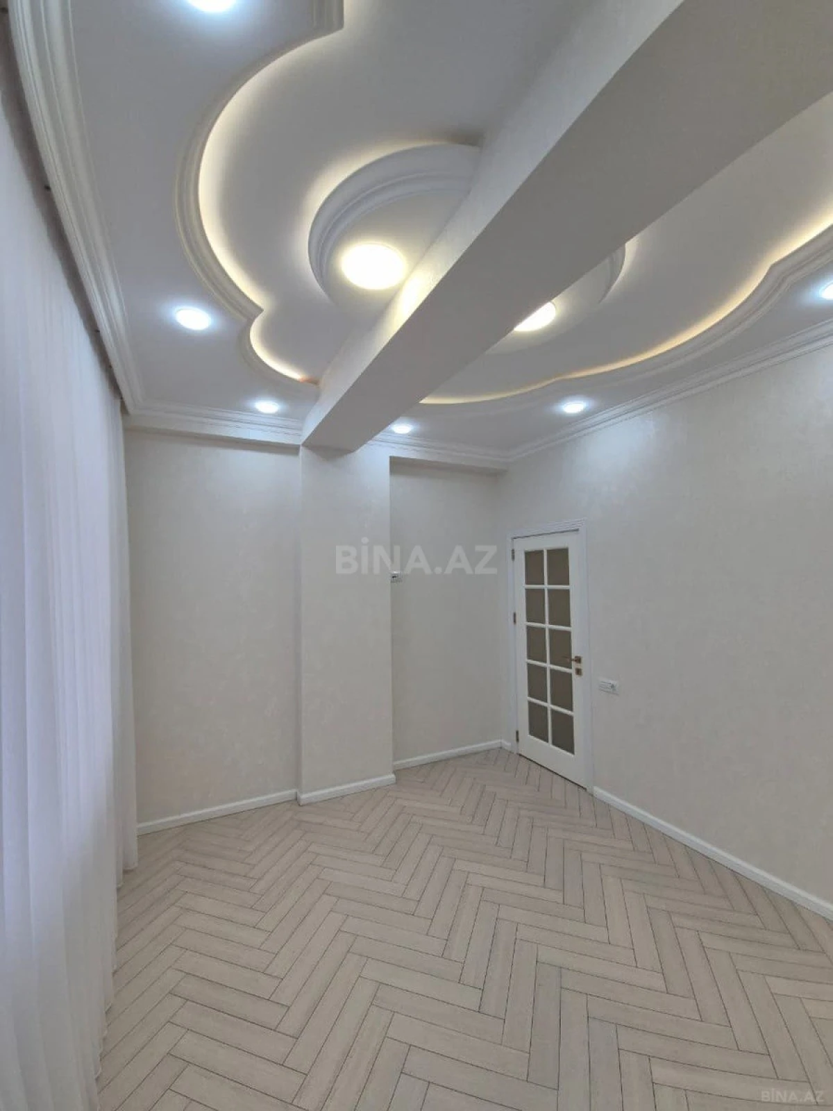 Satılır 4 otaqlı mənzil 133 m²