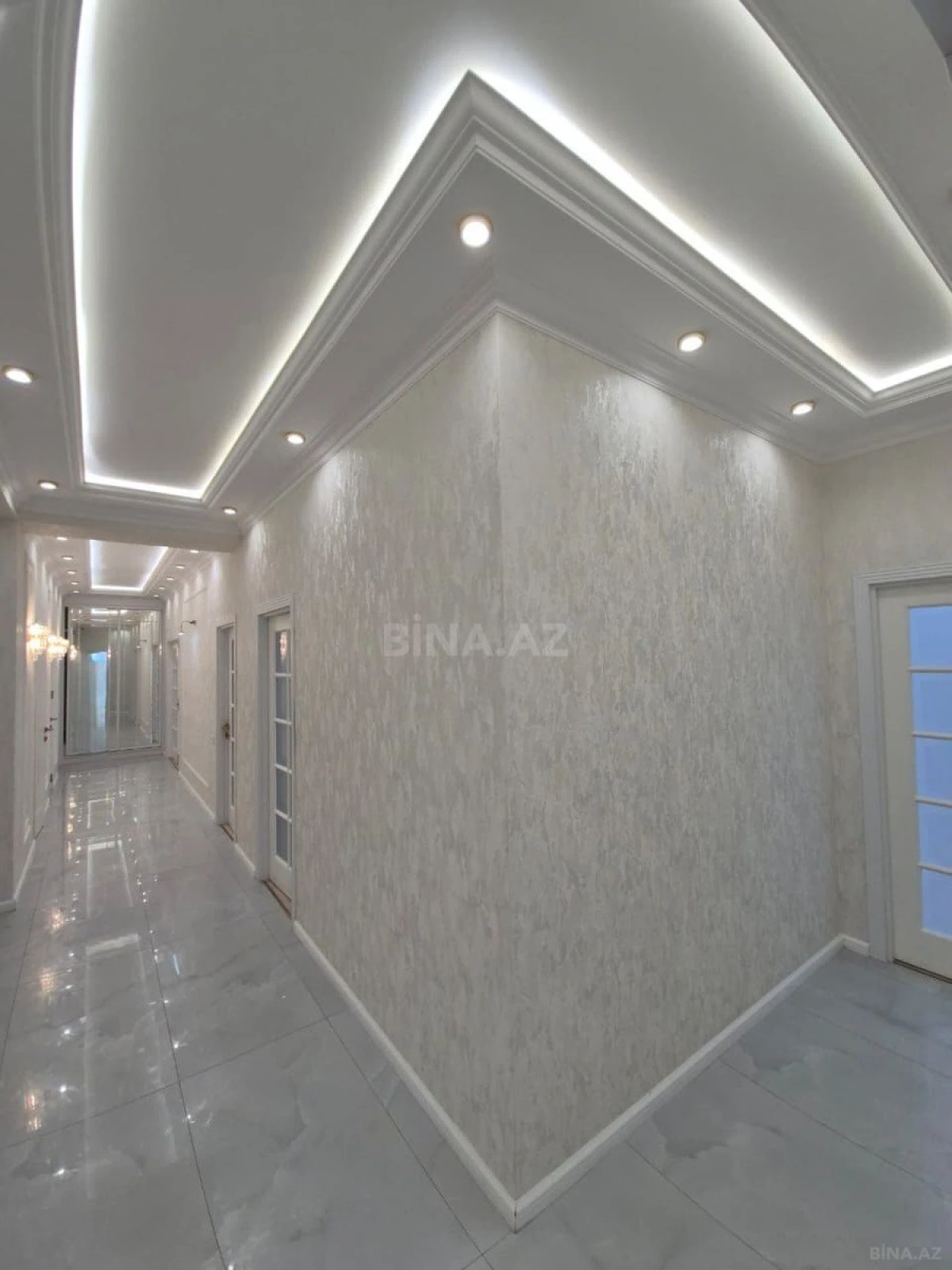 Satılır 4 otaqlı mənzil 133 m²