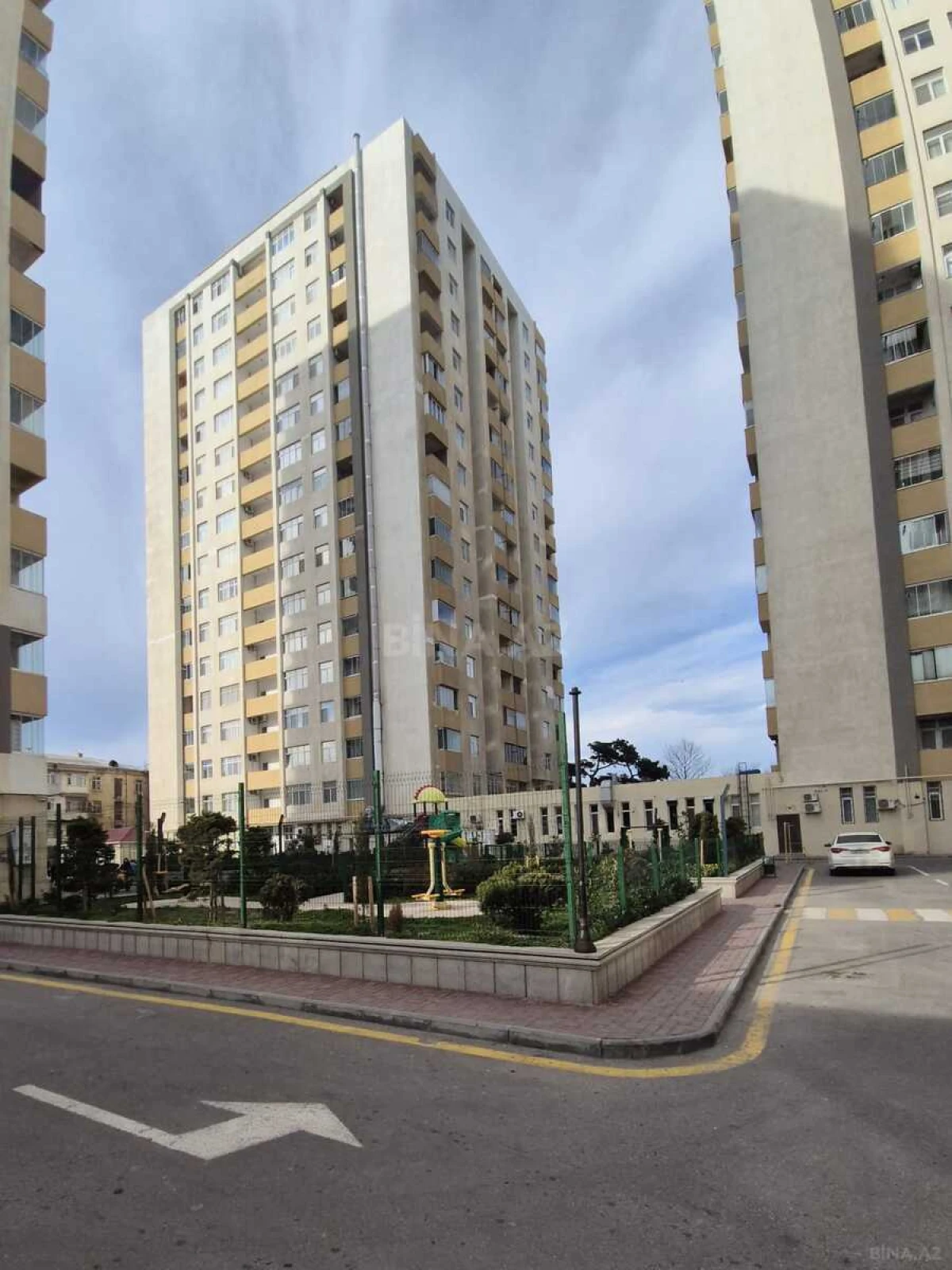 Satılır 4 otaqlı mənzil 133 m²