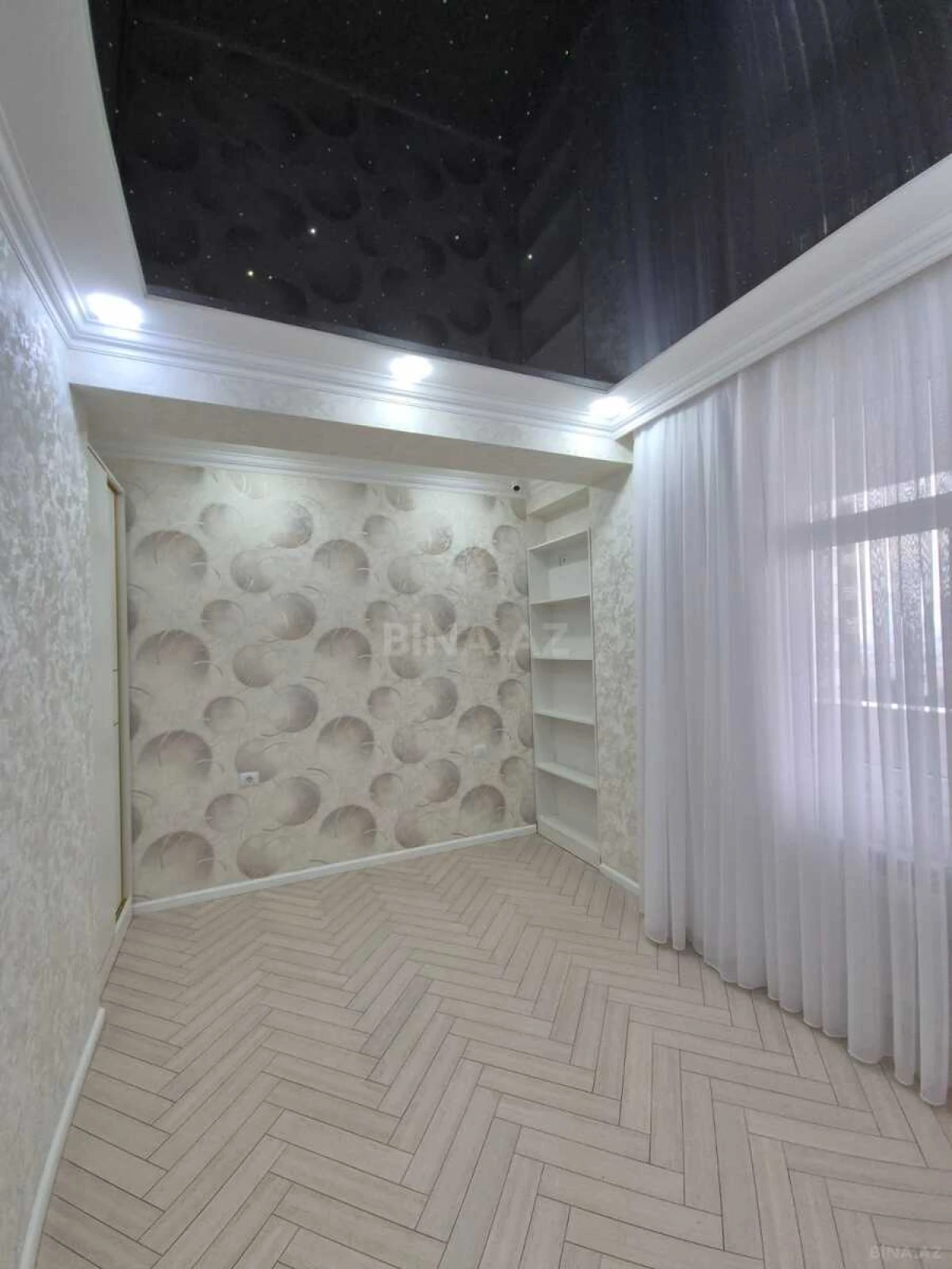 Satılır 4 otaqlı mənzil 133 m²
