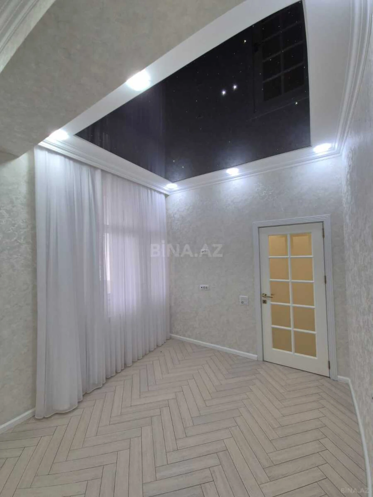 Satılır 4 otaqlı mənzil 133 m²