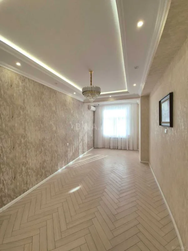 Satılır 4 otaqlı mənzil 133 m²