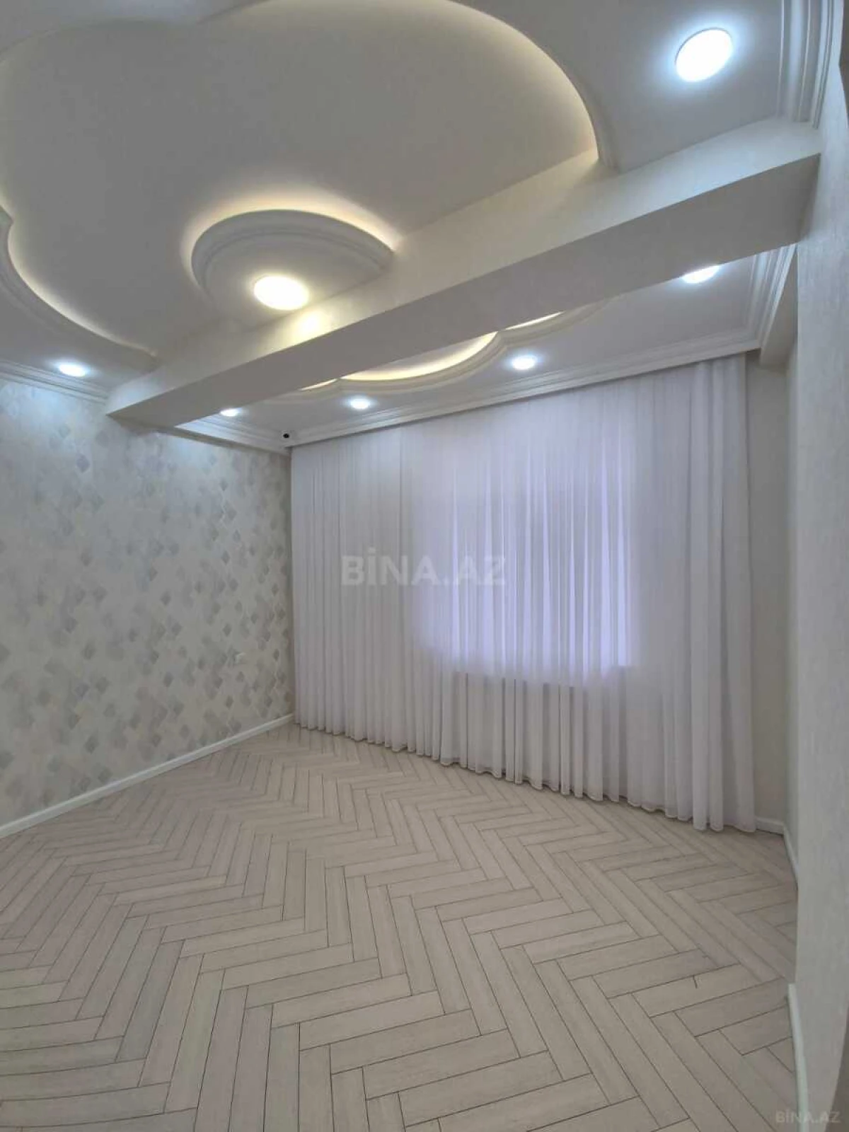 Satılır 4 otaqlı mənzil 133 m²