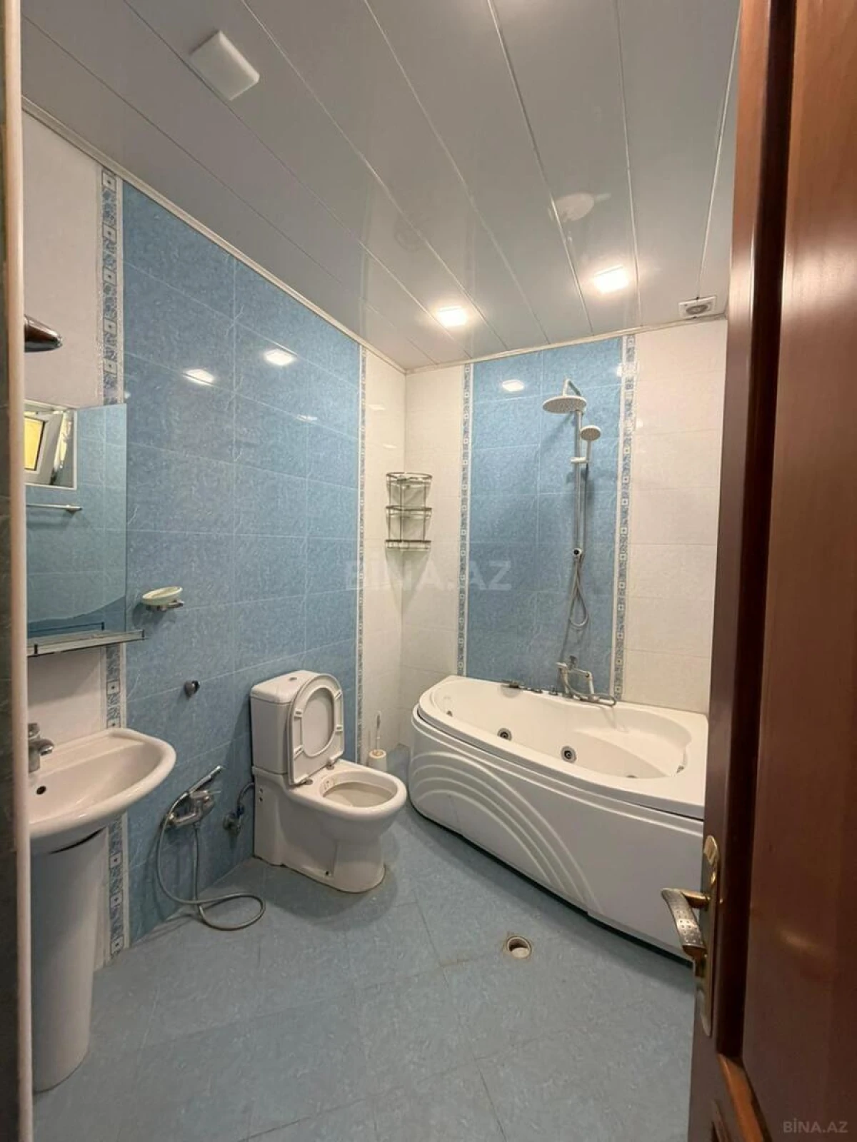 Satılır 6 otaqlı həyət evi 300 m²