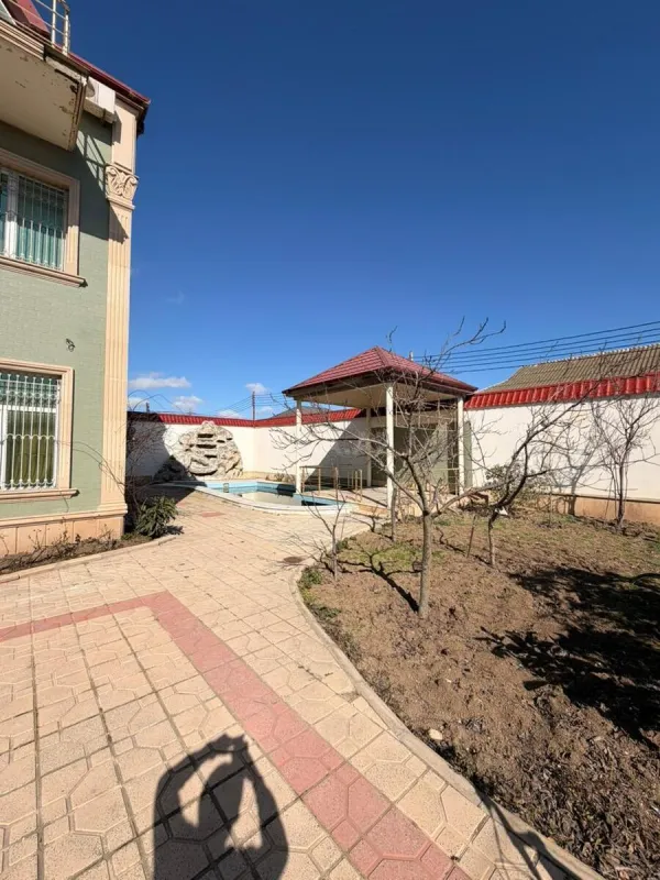Satılır 6 otaqlı həyət evi 300 m²