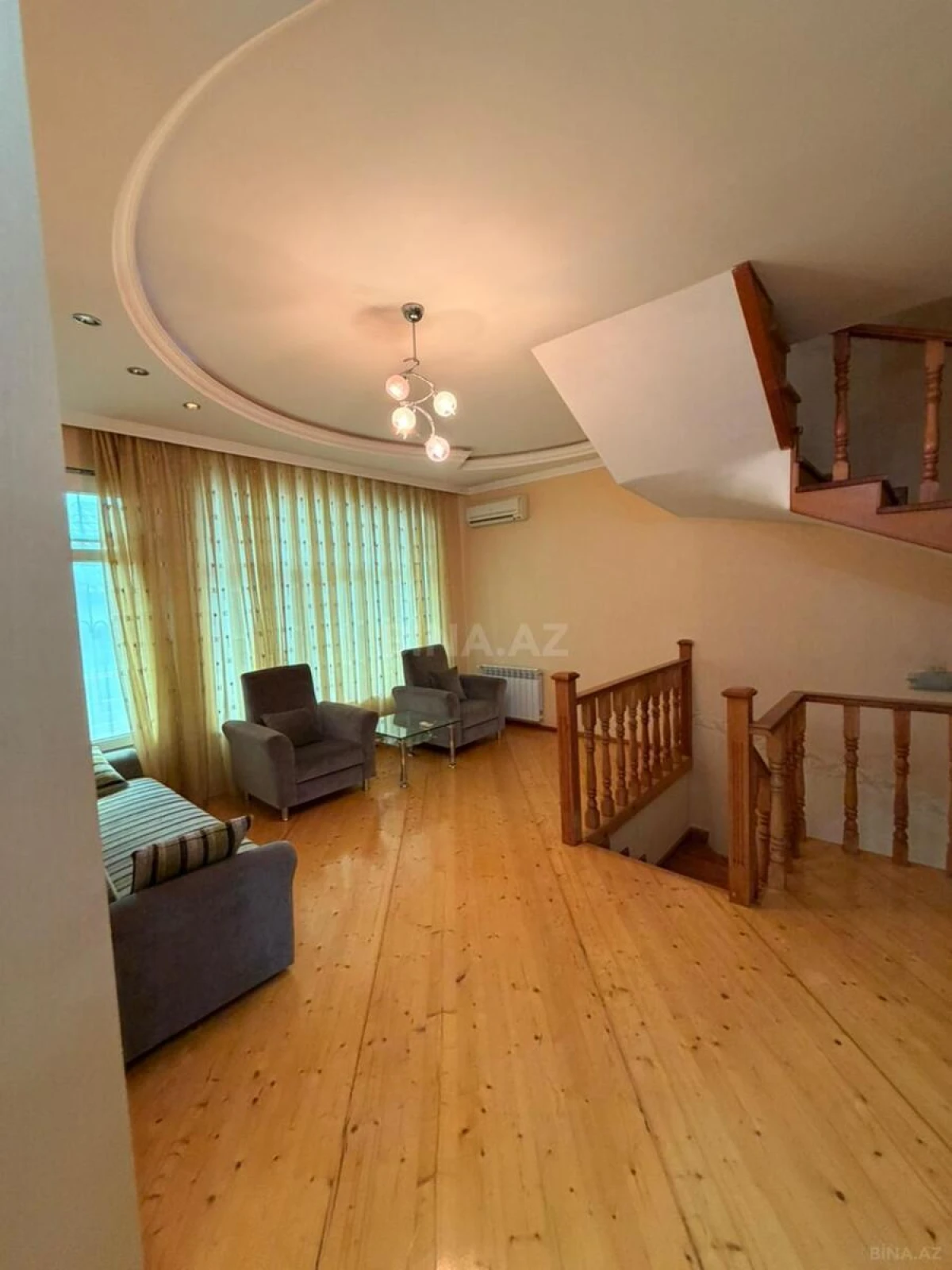 Satılır 6 otaqlı həyət evi 300 m²