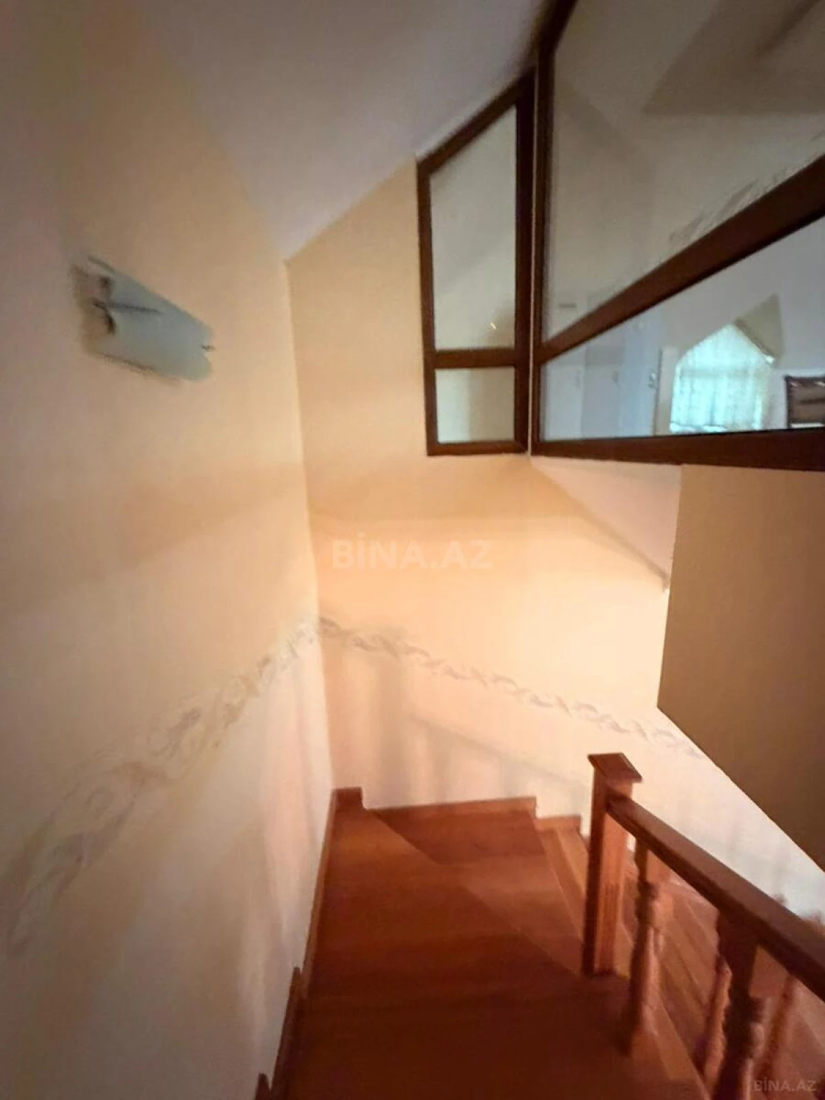 Satılır 6 otaqlı həyət evi 300 m²