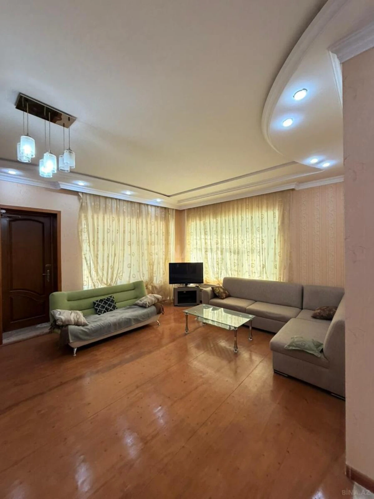 Satılır 6 otaqlı həyət evi 300 m²