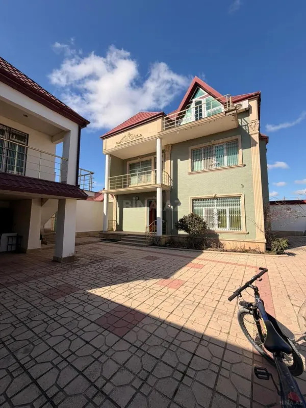 Satılır 6 otaqlı həyət evi 300 m²